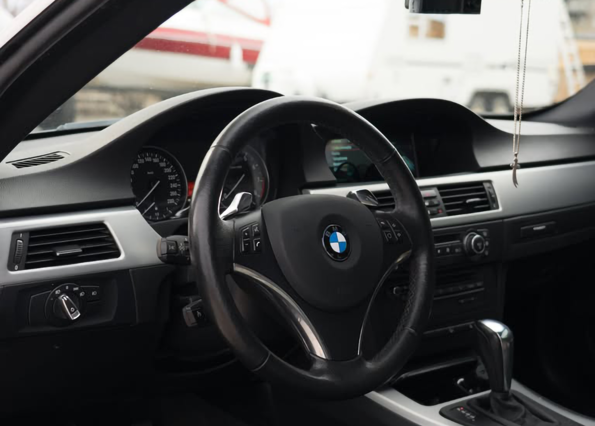 2009 BMW 335xi - Image 5